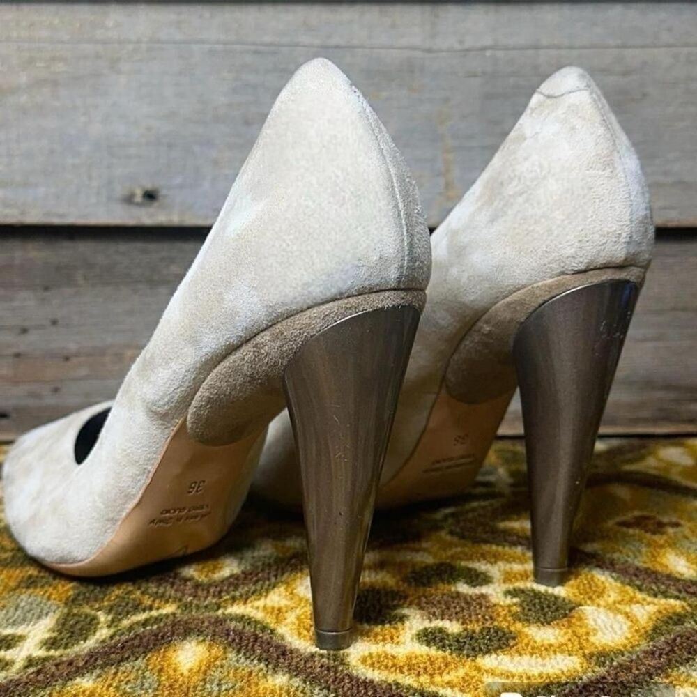 (1/17) New Vic Matie' Beige Suede Pumps sz 5.5 - Picture 3 of 7